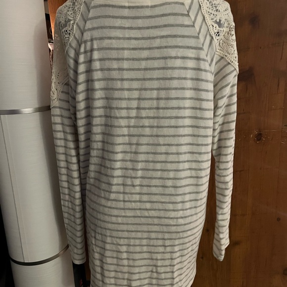 Very soft long sleeve top - Picture 4 of 8